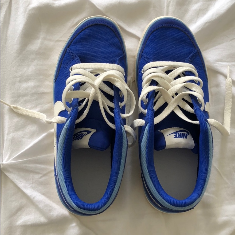 **SOLD**Nike size 6 Blue tennis shoes